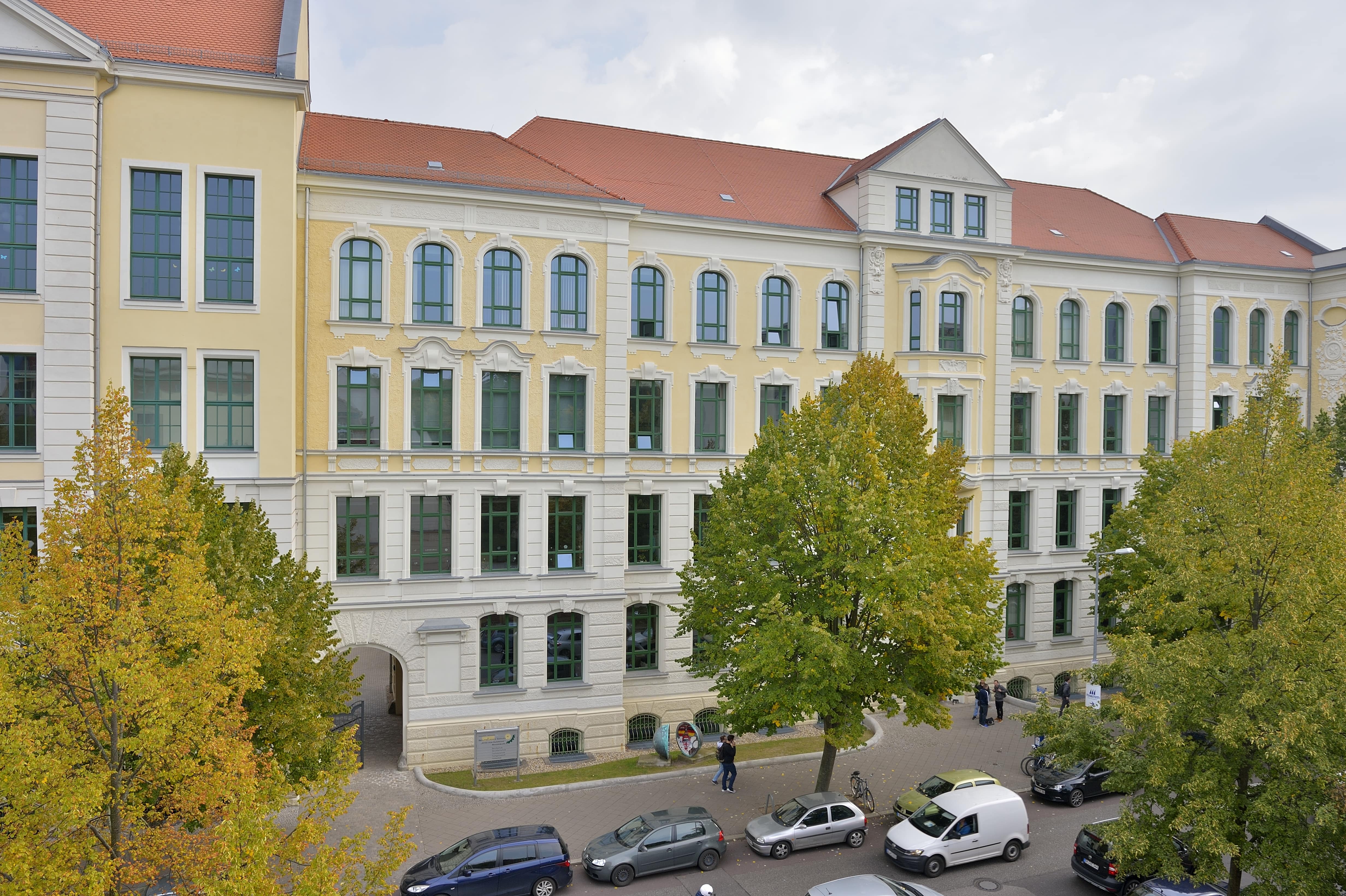 Frontansicht der Berufsbildenden Schulen „Otto von Guericke“ in Magdeburg